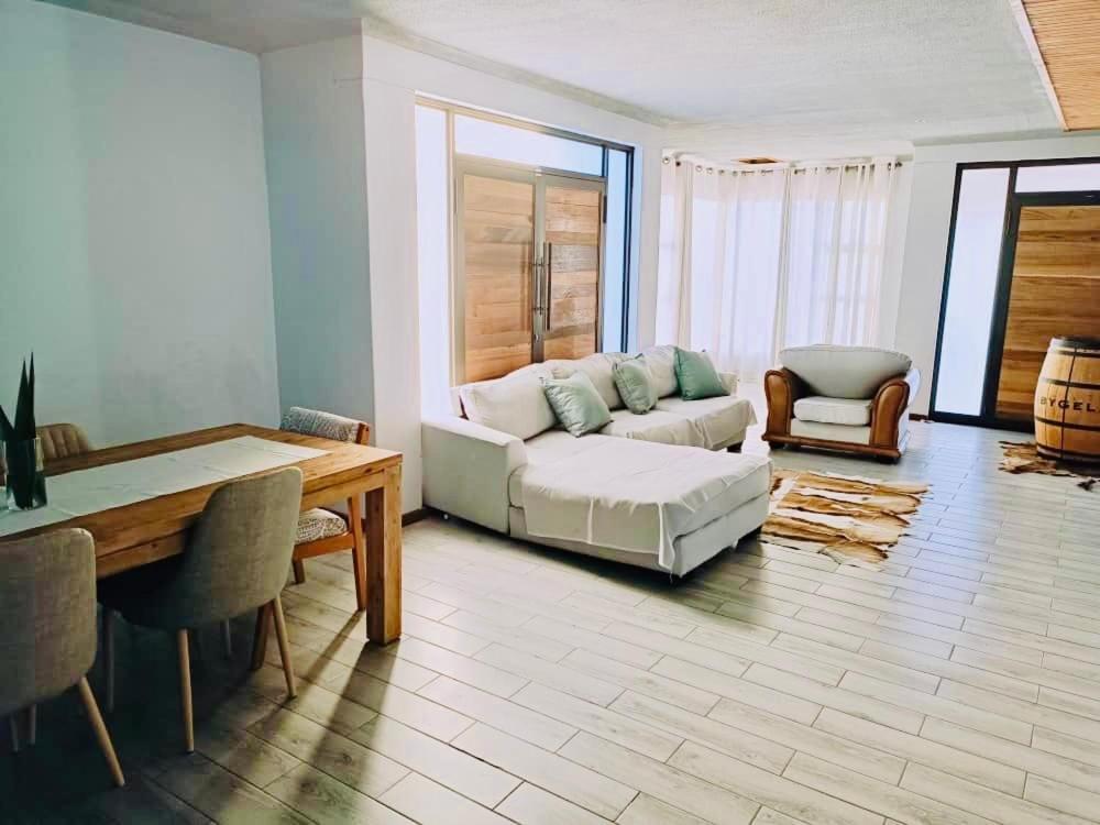 Northern Oasis Hotel Oshakati Buitenkant foto